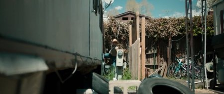 Человек на Кэррион-роуд (2016)